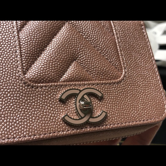 Chanel Iridescent Rose Gold Zip Wallet Card Holder - Picture 9 of 13